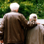 Una famiglia su 5 vive grazie ai nonni