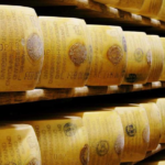 Sequestrati 76 quintali di formaggio non idoneo alle direttive parmigiano dop