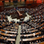 I politici a 15mila euro al mese contestano il salario minimo di 9 euro lordi