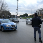 Sparatoria a Caserta, militare vuole fare una strage, colpito alla testa dalla polizia
