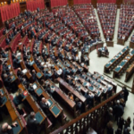 Meno parlamentari ma più consiglieri, segretari, assistenti parlamentari