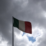 L’Italia non deve più chiedere soldi in prestito. Arrangiamoci con quello che guadagniamo
