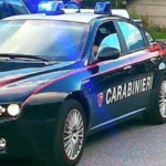 Uccide i genitori a coltellate e fugge, fermato in strada dai carabinieri