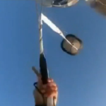 Non si apre il paracadute, 28enne vede la morte con gli occhi, si salva per miracolo