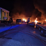 Villa Literno. In fiamme deposito automezzi, 14 mezzi distrutti