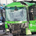 Morta la donna ferita nell’incidente a Milano tra camion dei rifiuti e autobus