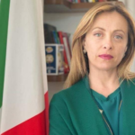 Giorgia Meloni: “Non vaccino mia figlia perché per lei il vaccino è più rischioso del Covid”