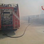 Vasto incendio nella zona dell'interporto sud di Maddaloni