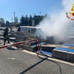 Furgone in fiamme all’uscita dell’autostrada Caianiello