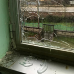 Napoli. Devastate da atto vandalico le vetrate della scuola materna del plesso Baccini dell'IC Oberdan