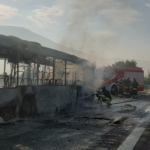 Teano. Autobus di linea regionale in fiamme in autostrada a pochi metri uscita San Vittore
