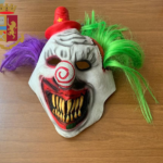 Roma. 52enne rapinata in casa nella notte, rapinatore indossava machera da clown