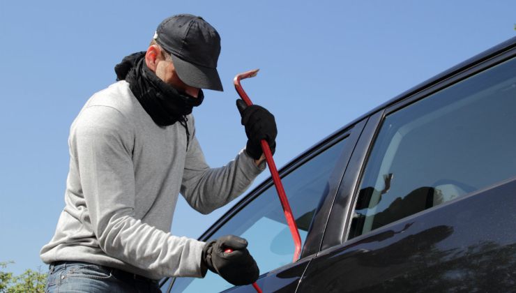ladro_auto-quotidianoitalia.it