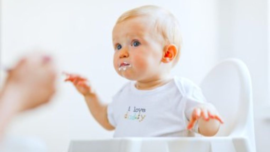 Se lo mangia prima dei due anni tanto vale avvelenarlo: glielo dai tutti i giorni e lo sta facendo ammalare | Tuo figlio è in grave pericolo