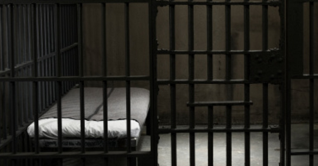 ari, è in carcere ma continua a molestare la ex moglie