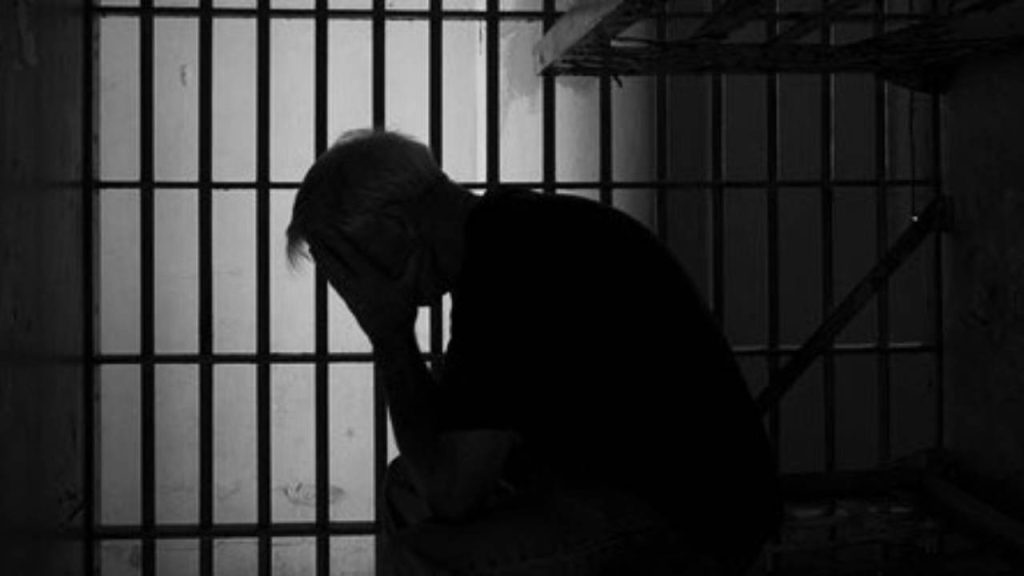 La libertà di parola non è più un diritto: attento a quello che dici o finisci in galera | Una legge folle è appena stata approvata