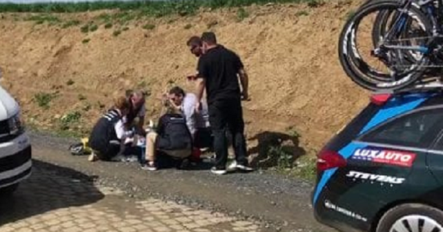 Dramma alla Parigi-Roubaix : muore ciclista di 23 anni per arresto cardiaco