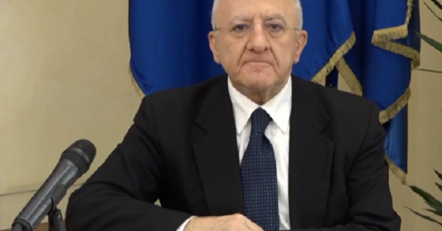 De Luca annuncia il lockdown per 30/40 giorni e il popolo è già in rivolta sui social