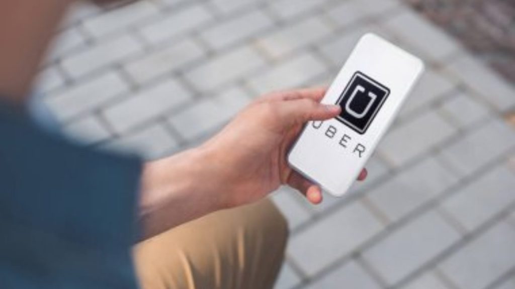 Il servizio è stato dichiarato illegale: Uber lascia l’Italia | Alla fine hanno vinto i tassisti