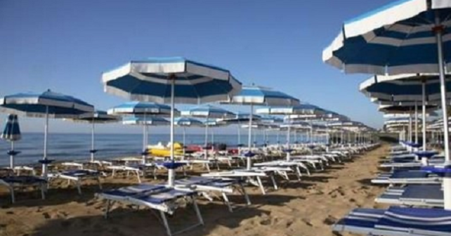 ase 3, bollino nero, solo 4 italiani su 10 in vacanza