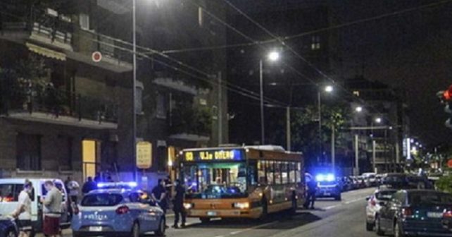 Milano. 23enne aggredito su un bus da una gang di sudamericani