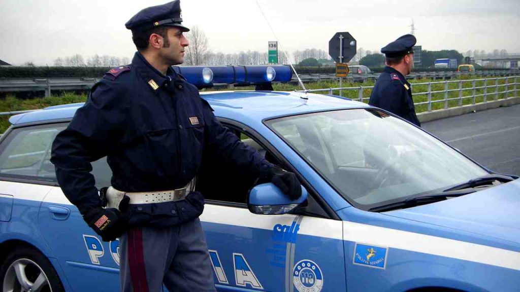 Borseggiatori, criminali e abusivi dichiarati intoccabili: tu se vuoi andare a lavorare sei anche costretto a pagare | 200€ che arrivano direttamente a casa tua per posta
