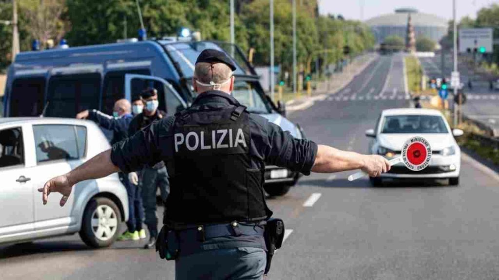 Manette ai polsi anche senza aver commesso reato: il dubbio basta per procedere all’arresto | Lo stabilisce la corte suprema