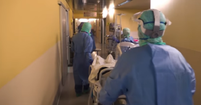 Gli avevano dato solo 3 ore di vita, dopo 5 mesi esce dall’incubo coronavirus