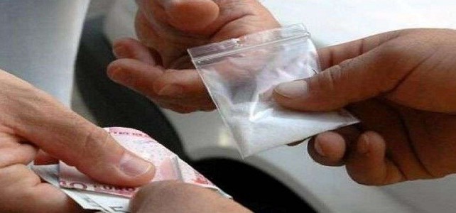 Marcianise, spacciava nonostante la quarantena, condotto ai domiciliari