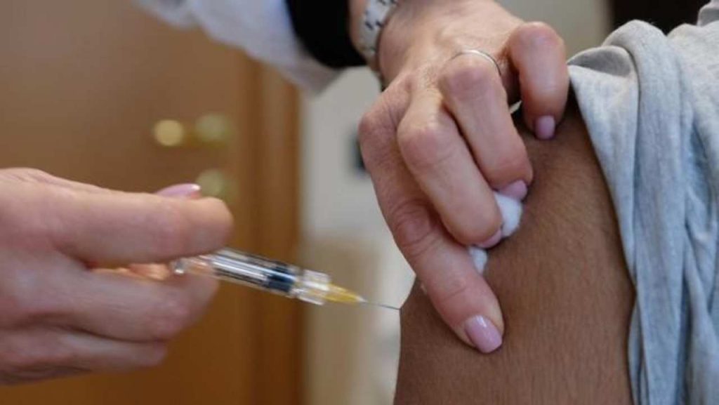 Danni gravi e permanenti dovuti ai vaccini: lo Stato stacca gli assegni | Non devi dimostrare nulla e ti becchi i soldi