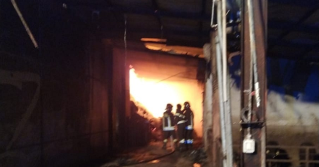 Pontelatone (CE). In fiamme capannone pieno di fieno in un’azienda agricola