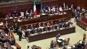 251 i voti favorevoli