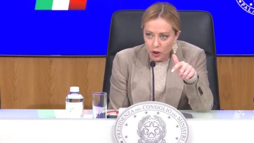 La truffa dell’aumento pensione: altro che mille euro, ti devi accontentare degli spicci | Non riuscirai neanche a sopravvivere