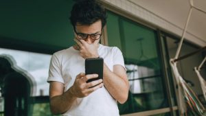 Malformazione da smartphone: cosa succede