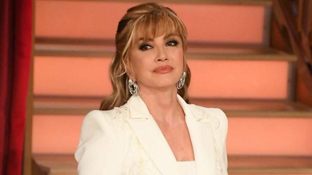 Dalla dipendenza alle droghe fino al suicidio: Ballando con le Stelle si ferma | Milly Carlucci segnata per sempre