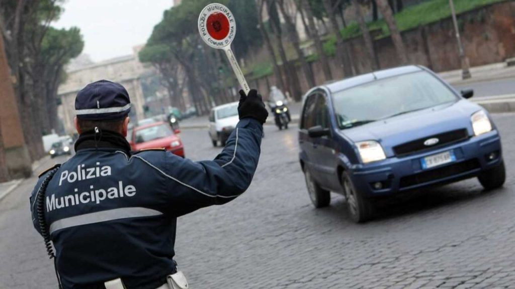 900€ di multa e 3 mesi senza patente: attenzione quando prendi l’autostrada | Si pensava fosse tutto legale