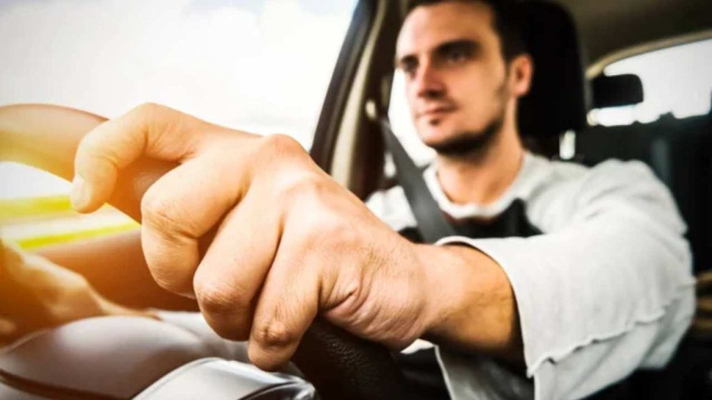 uomo-al-volante-depositphotos-quotidianoitalia.it