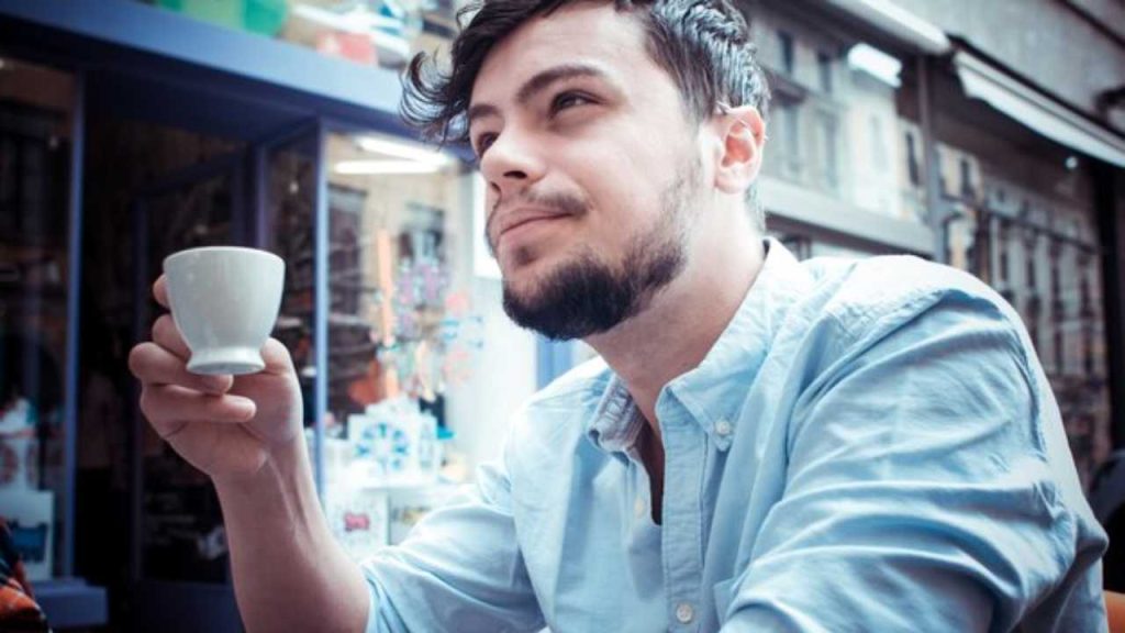 Un caffè al bar a 5€: la colpa non è dell’inflazione | La qualità si abbassa e il prezzo aumenta