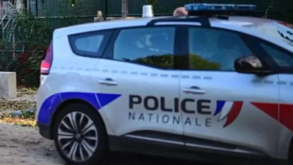 Francia, urla “Allah Akbar” e travolge i passanti: fermato | In manette un 35enne già noto alla polizia