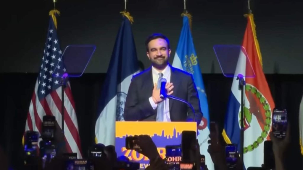 New York, Mamdani fa la storia | E’ il primo sindaco musulmano della città: il più giovane in assoluto